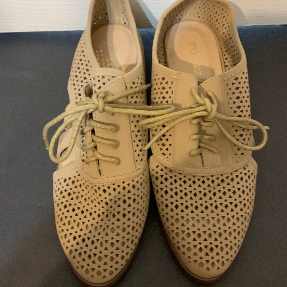Shoedazzle flat shoe